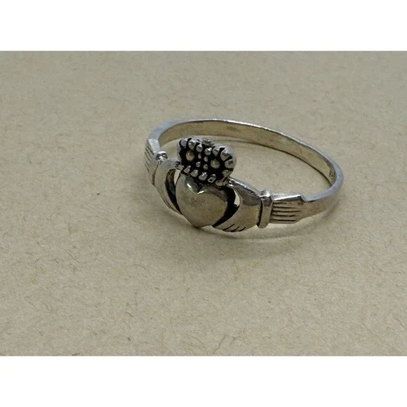 Vintage 925 Sterling Silver Claddagh Ring Size 7.5 Stands for Love, Loyalty - Picture 2 of 14